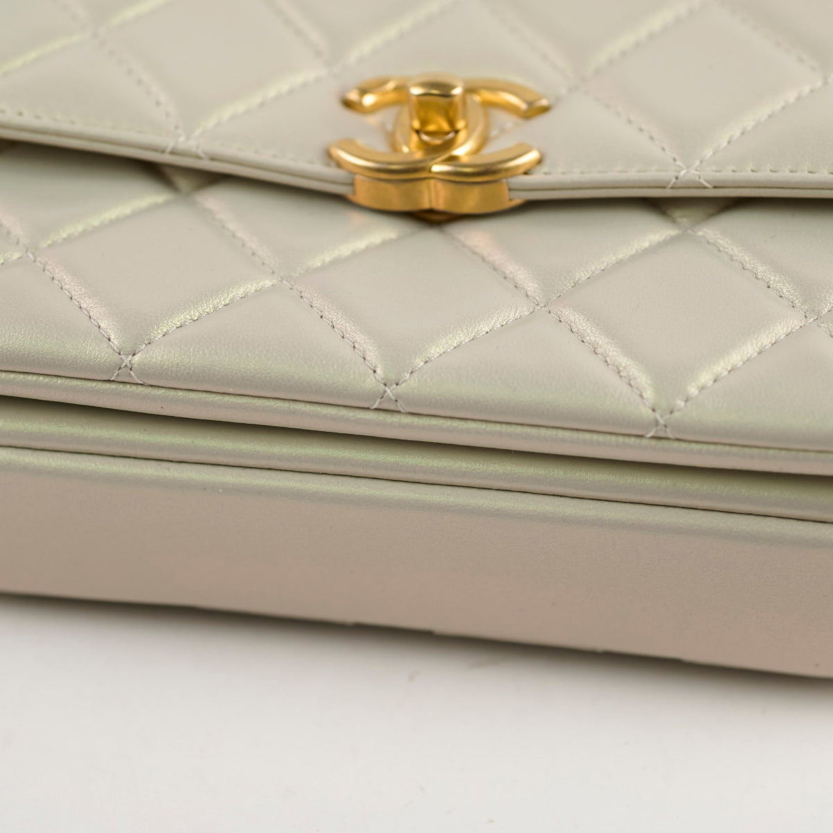 Chanel Top Handle Iridescent Pearl Flap Microchipped - photo 13