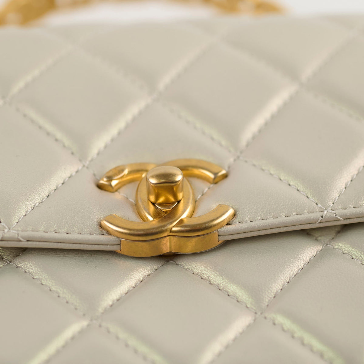 Chanel Top Handle Iridescent Pearl Flap Microchipped - photo 15