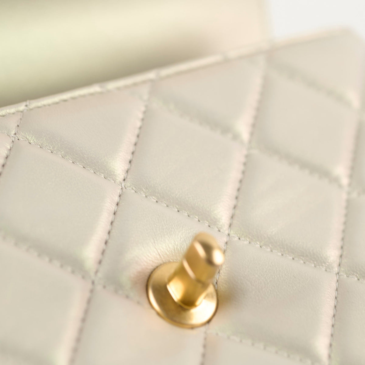 Chanel Top Handle Iridescent Pearl Flap Microchipped - photo 9