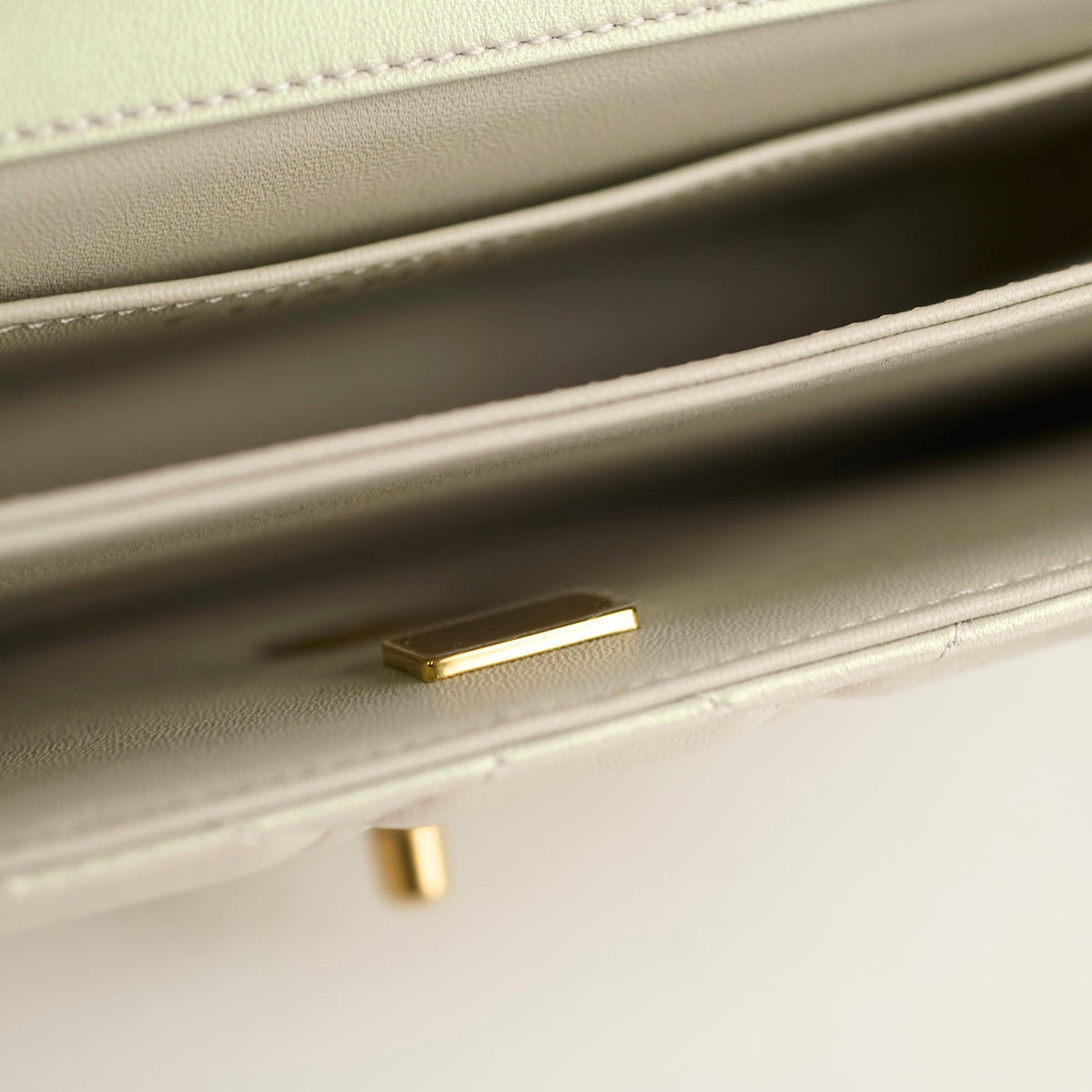 Chanel Top Handle Iridescent Pearl Flap Microchipped - photo 8