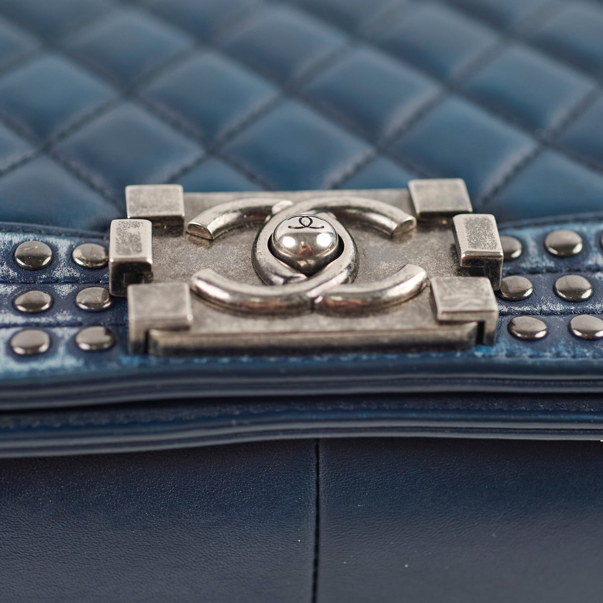 Chanel Old Medium Boy Navy Studded - photo 16