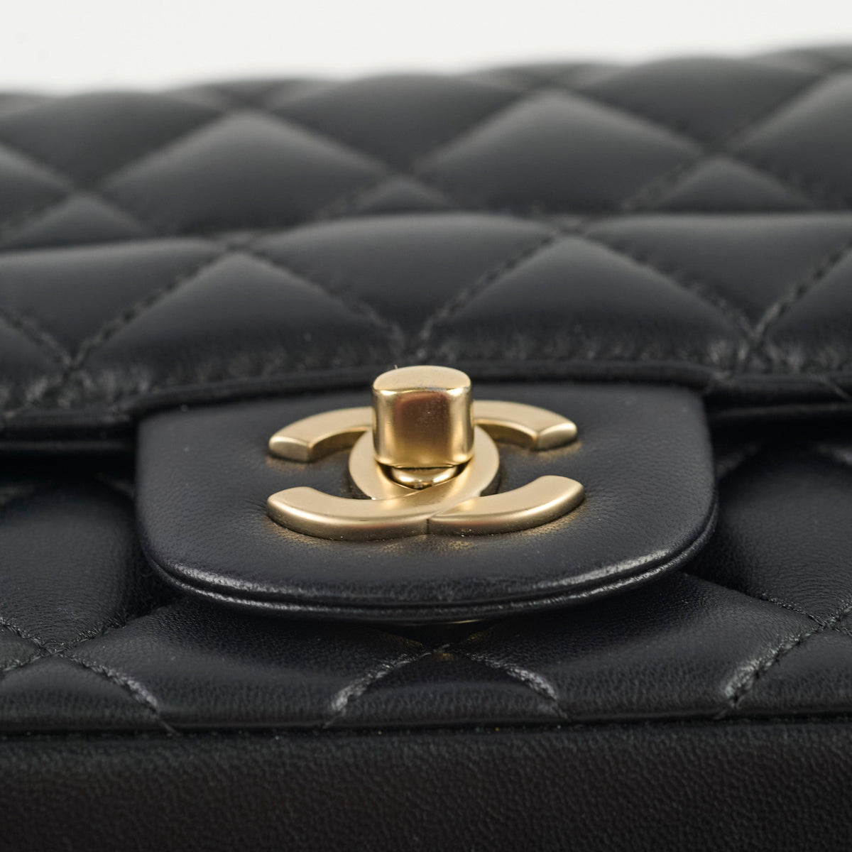 Chanel Mademoiselle Chic Flap Black - photo 16
