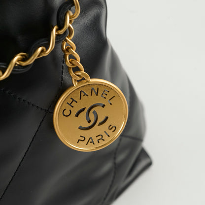 Chanel 22 Medium Black Microchip - photo 16
