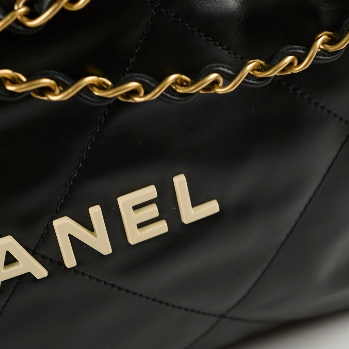 Chanel 22 Medium Black Microchip - photo 15