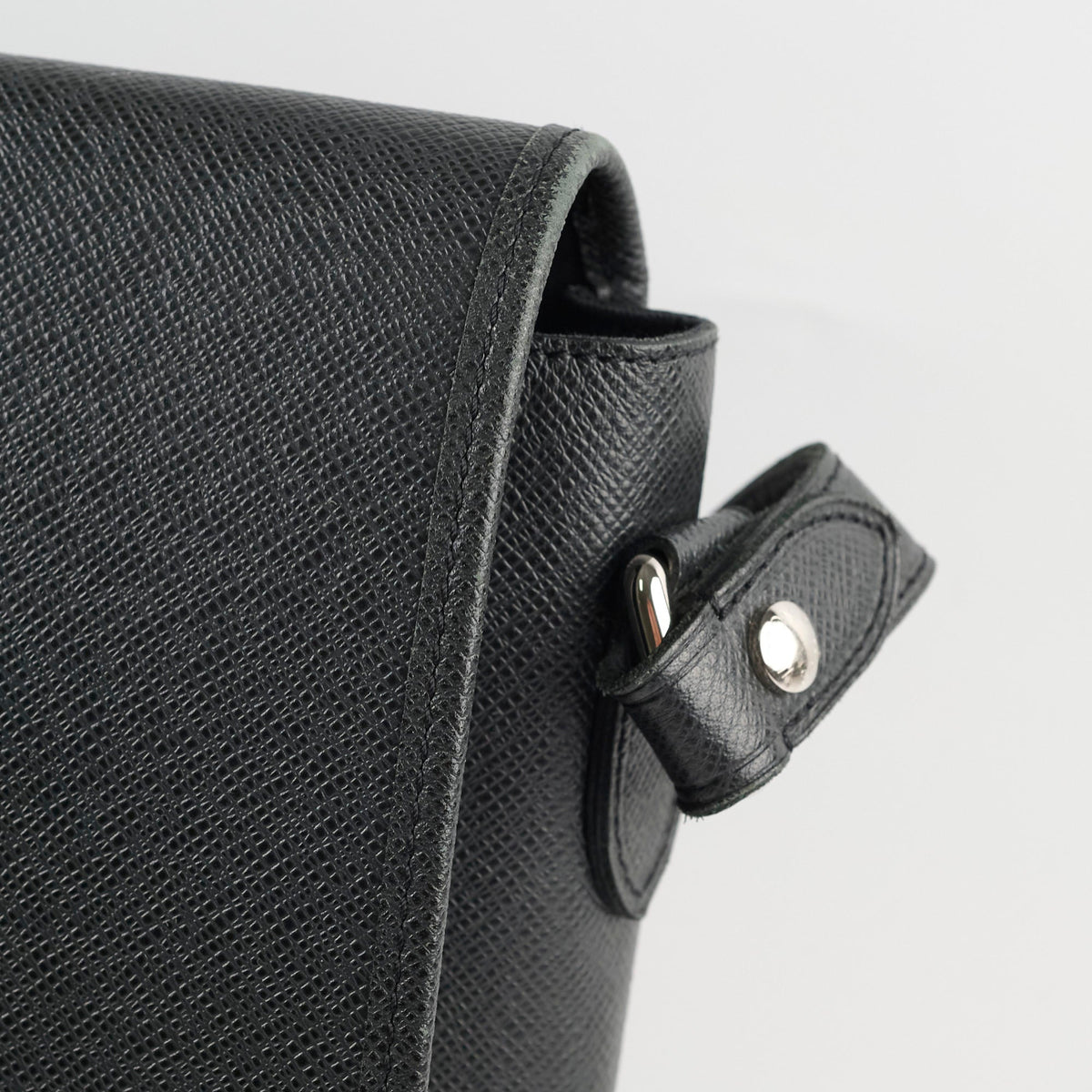 Louis Vuitton Mens Messenger Bag - photo 13
