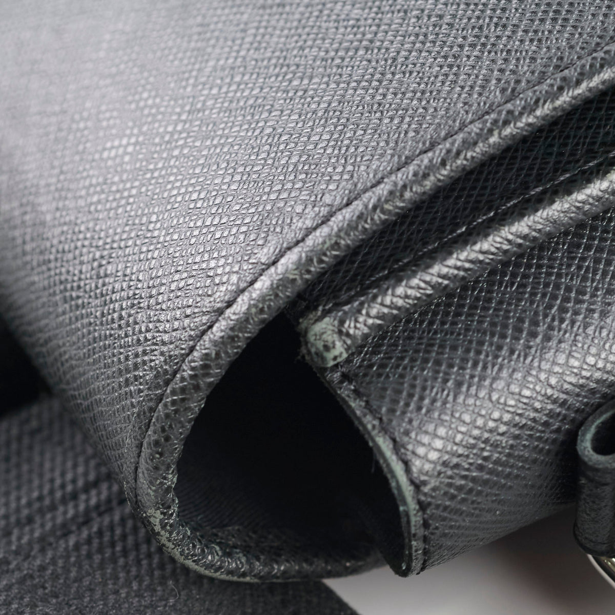 Louis Vuitton Mens Messenger Bag - photo 10