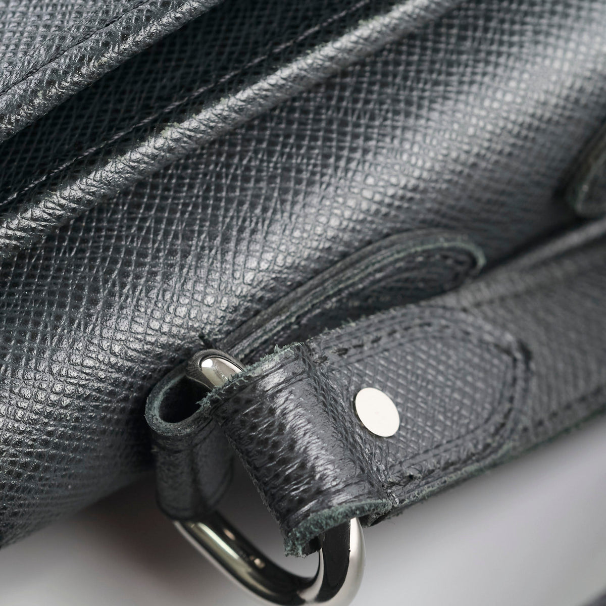 Louis Vuitton Mens Messenger Bag - photo 9