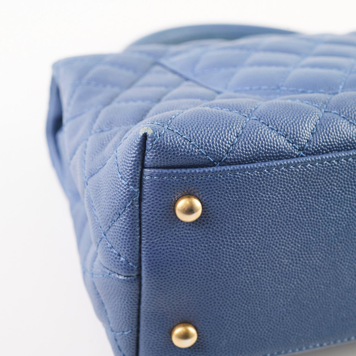 Chanel Coco Handle Medium Caviar Blue - photo 12