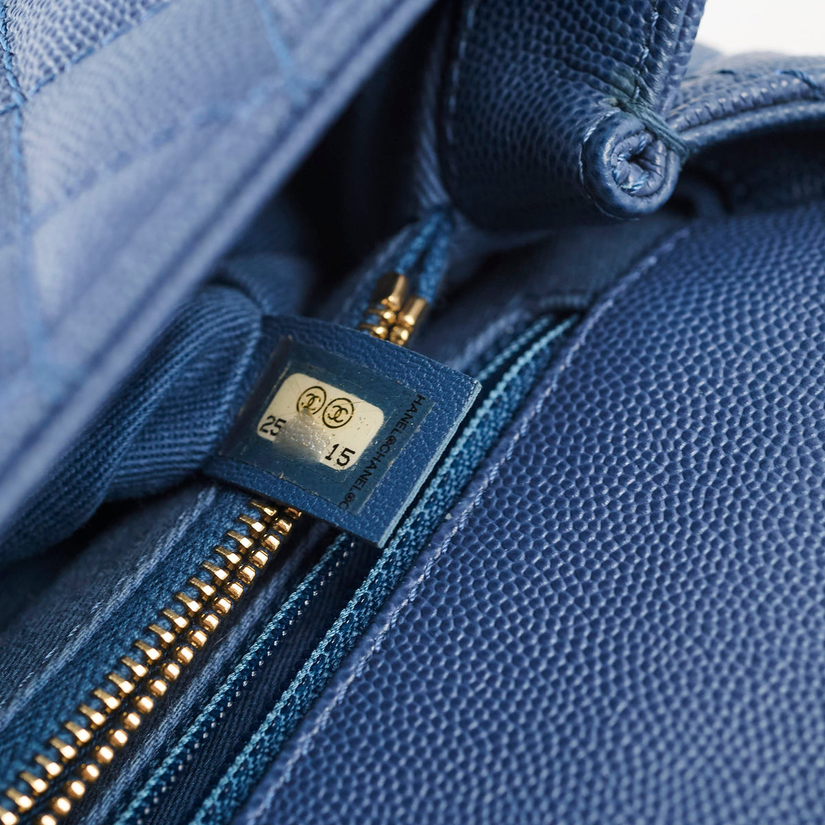 Chanel Coco Handle Medium Caviar Blue - photo 10