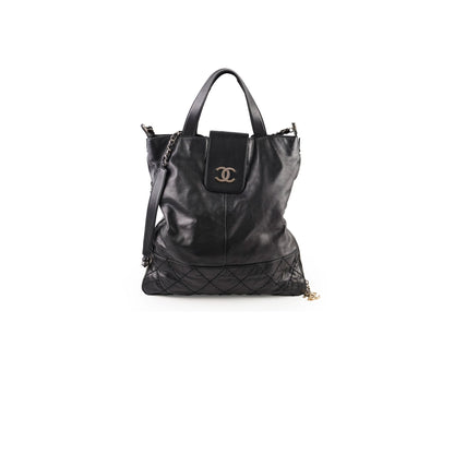 Chanel Diamond Stitched Expandable Leather Zip Tote Blacke - photo 1
