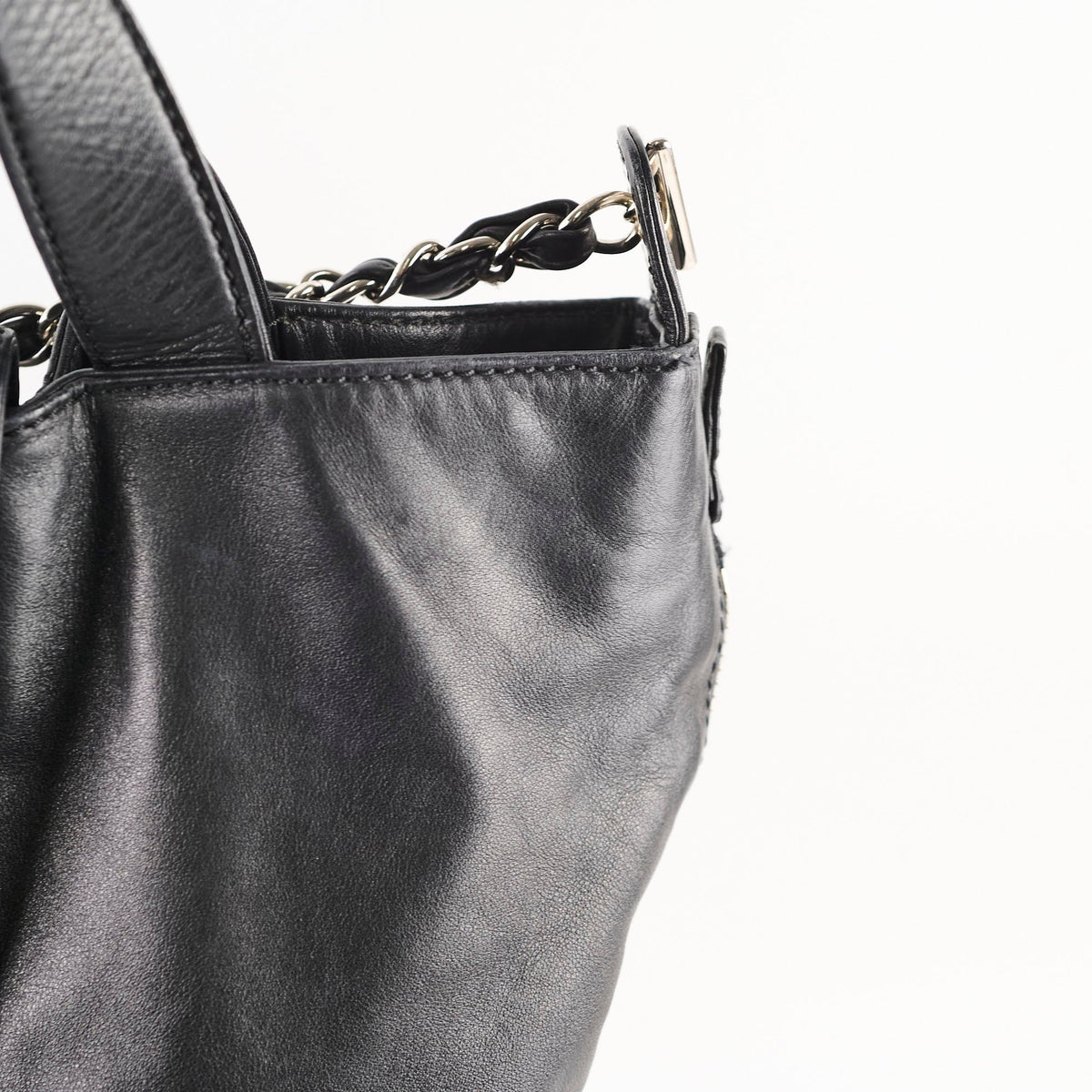 Chanel Diamond Stitched Expandable Leather Zip Tote Blacke - photo 4