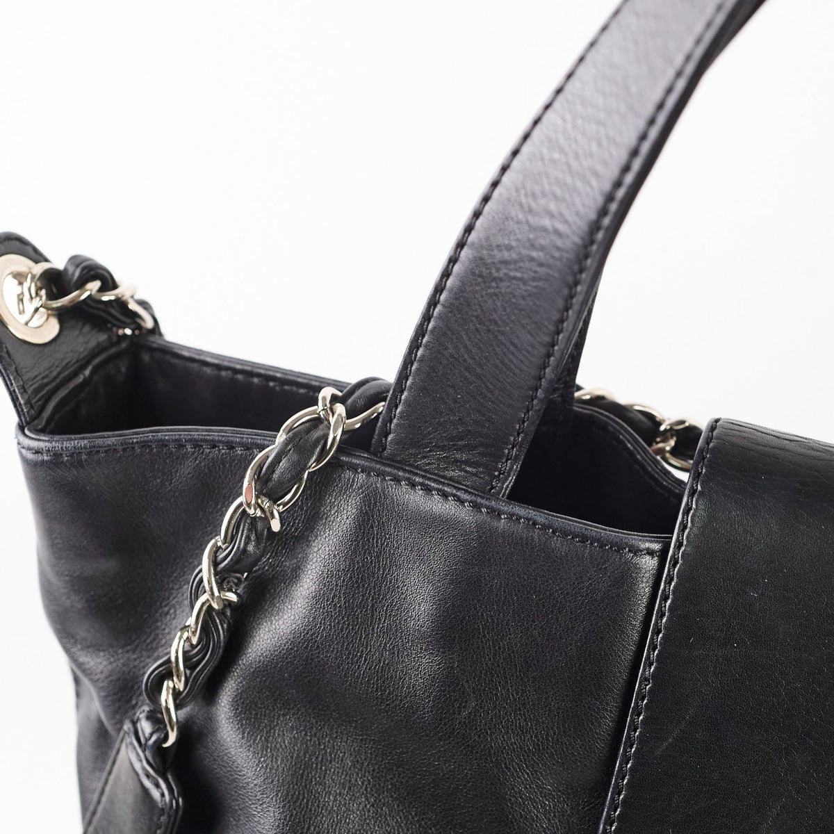 Chanel Diamond Stitched Expandable Leather Zip Tote Blacke - photo 6