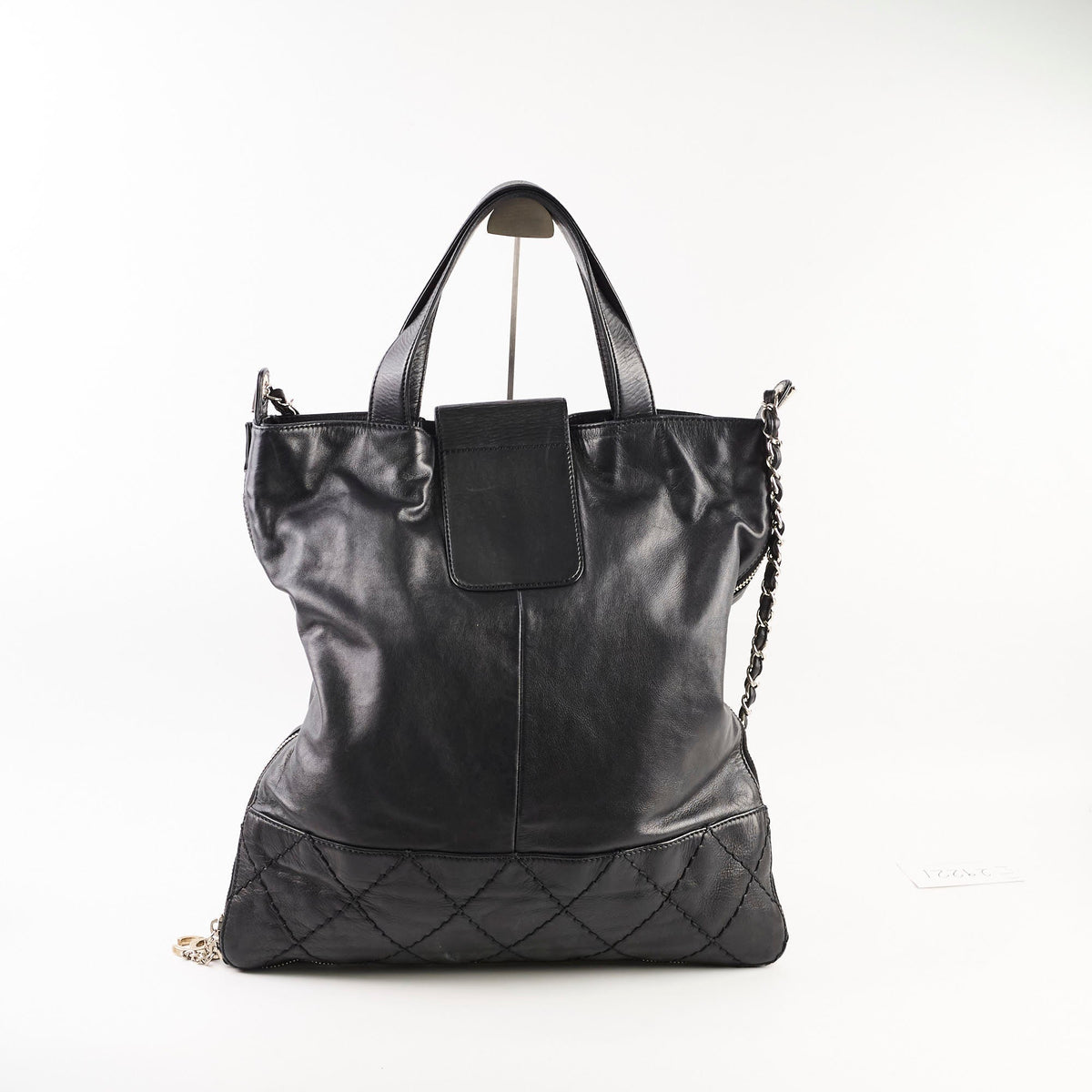 Chanel Diamond Stitched Expandable Leather Zip Tote Blacke - photo 2
