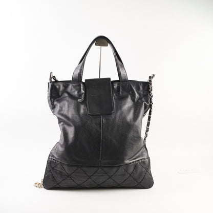 Chanel Diamond Stitched Expandable Leather Zip Tote Blacke - photo 2