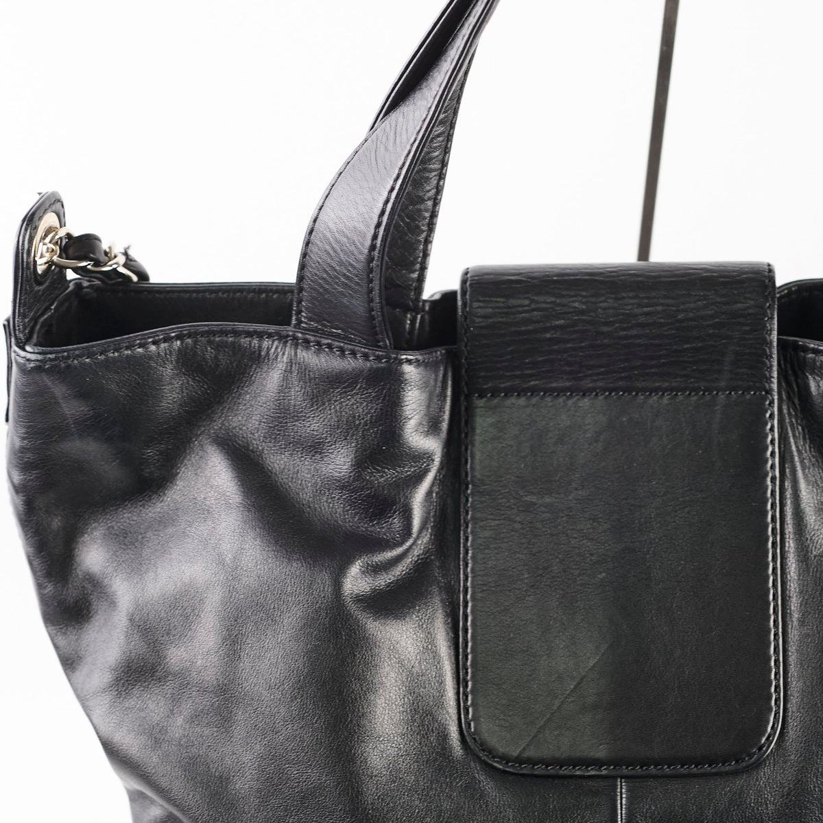 Chanel Diamond Stitched Expandable Leather Zip Tote Blacke - photo 8