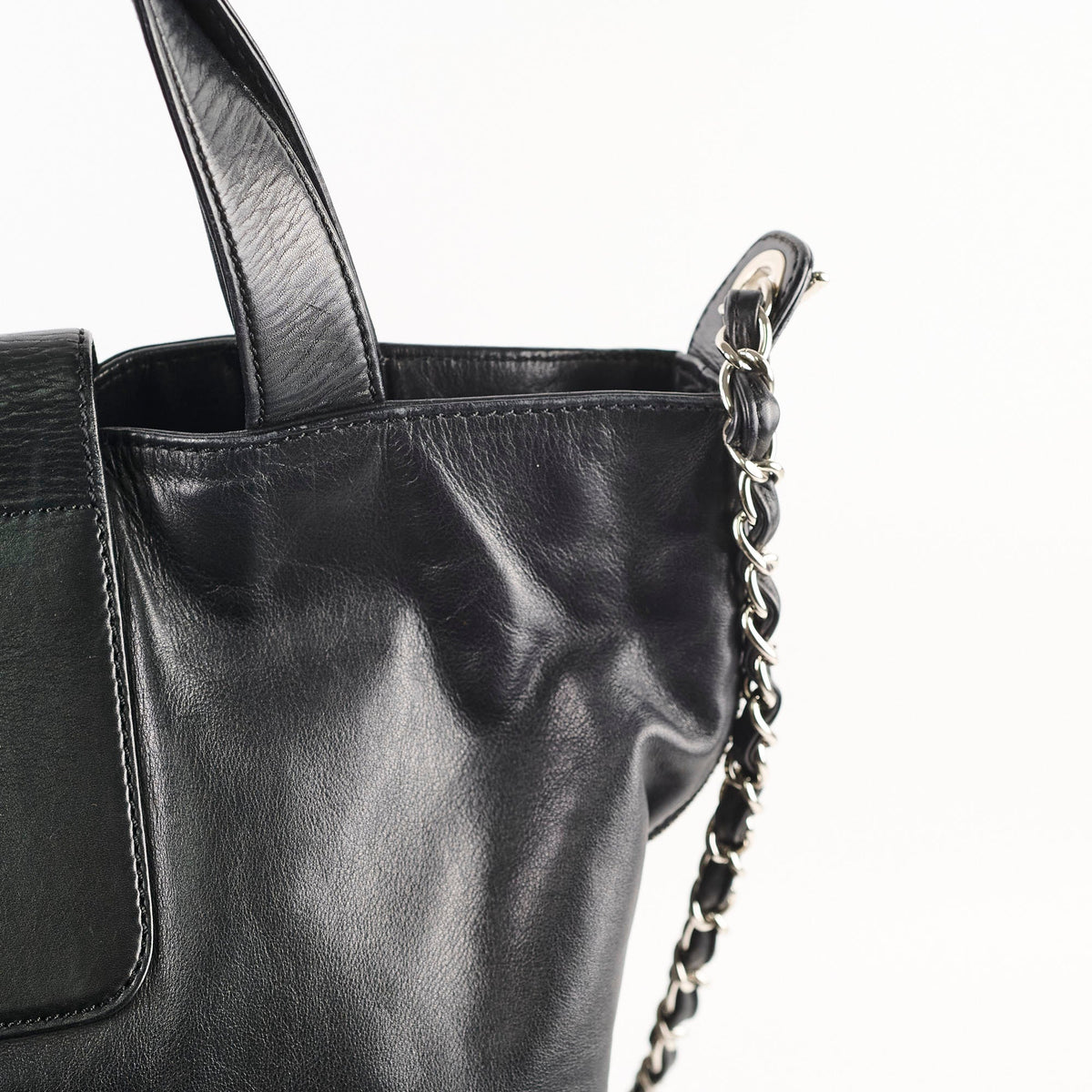 Chanel Diamond Stitched Expandable Leather Zip Tote Blacke - photo 9