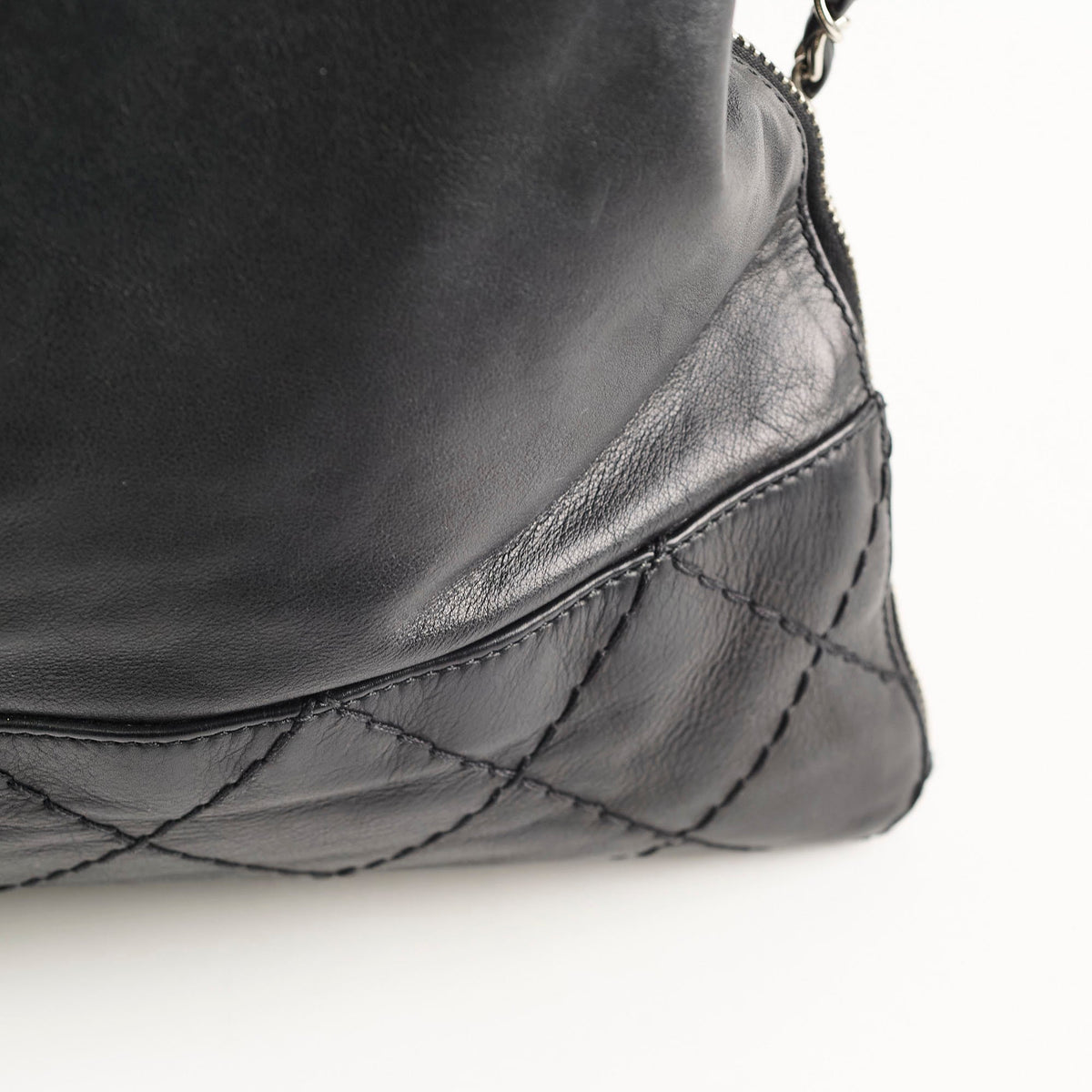 Chanel Diamond Stitched Expandable Leather Zip Tote Blacke - photo 10