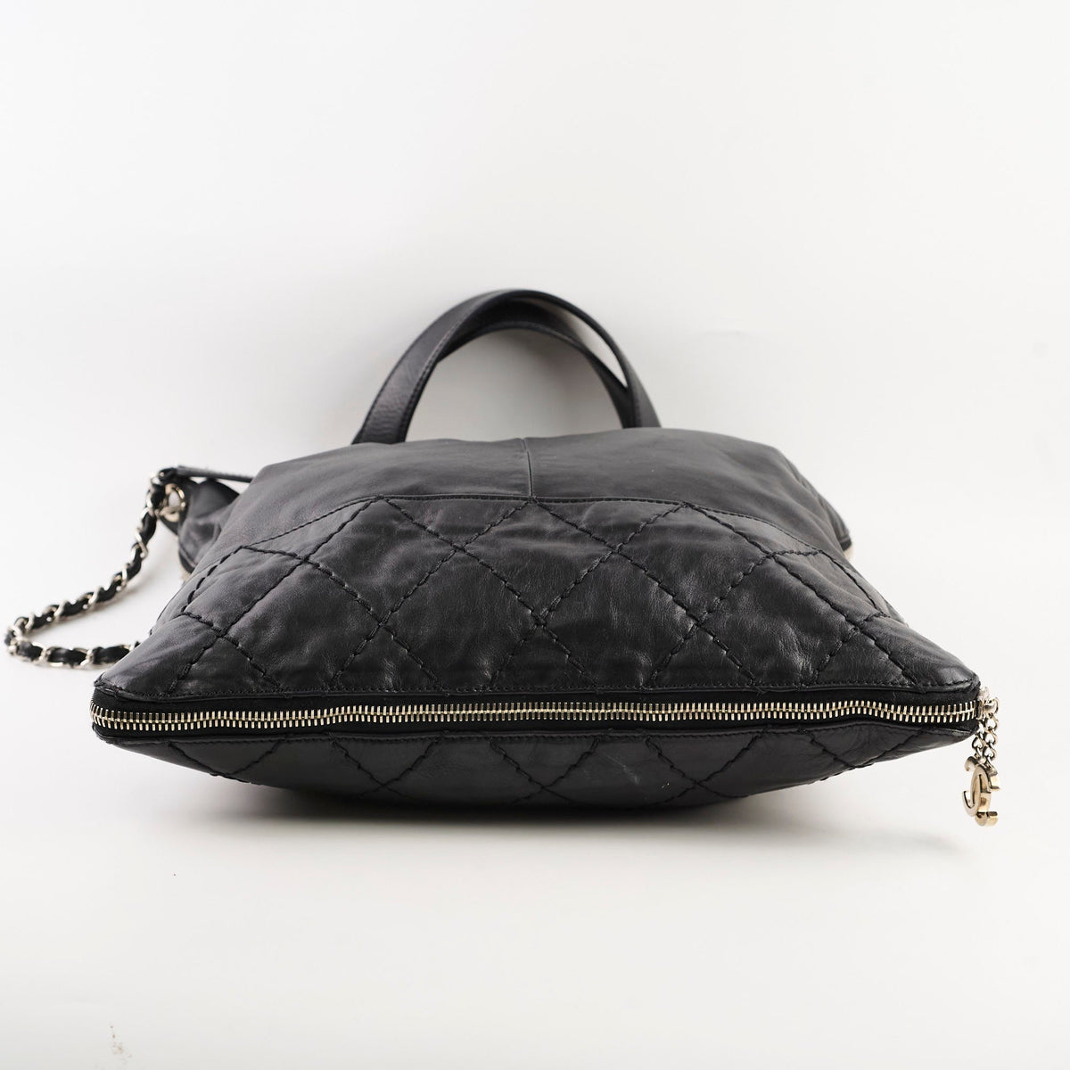 Chanel Diamond Stitched Expandable Leather Zip Tote Blacke - photo 3