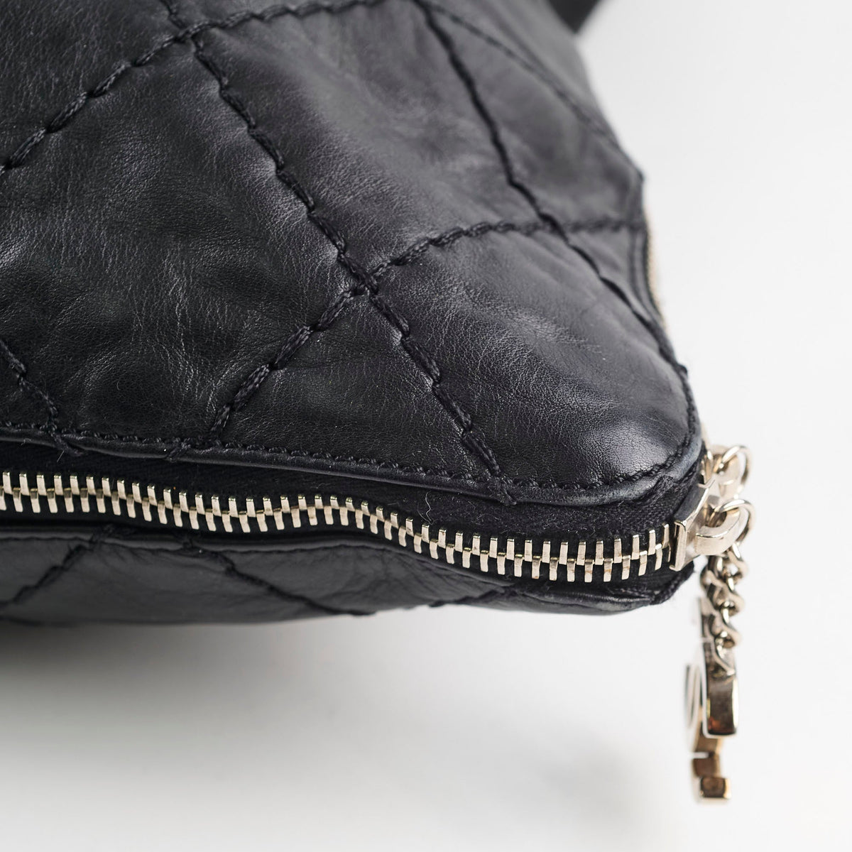 Chanel Diamond Stitched Expandable Leather Zip Tote Blacke - photo 14