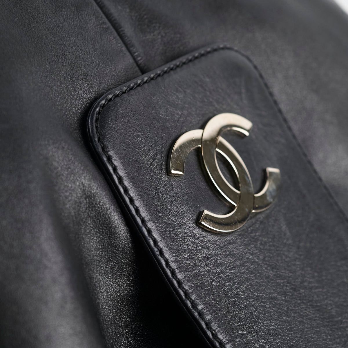 Chanel Diamond Stitched Expandable Leather Zip Tote Blacke - photo 17
