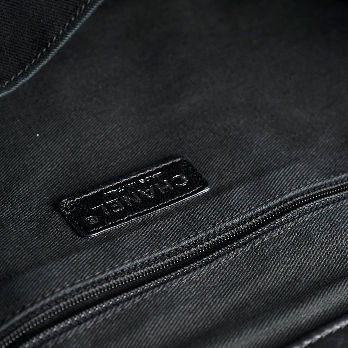 Chanel Diamond Stitched Expandable Leather Zip Tote Blacke - photo 19