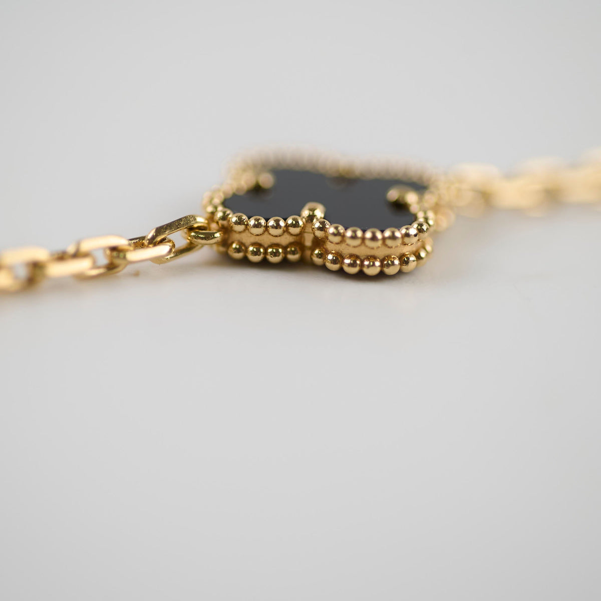 Van Cleef & Arpels Vintage Alhambra Yellow Gold 5 Motif Onyx Bracelet - photo 6