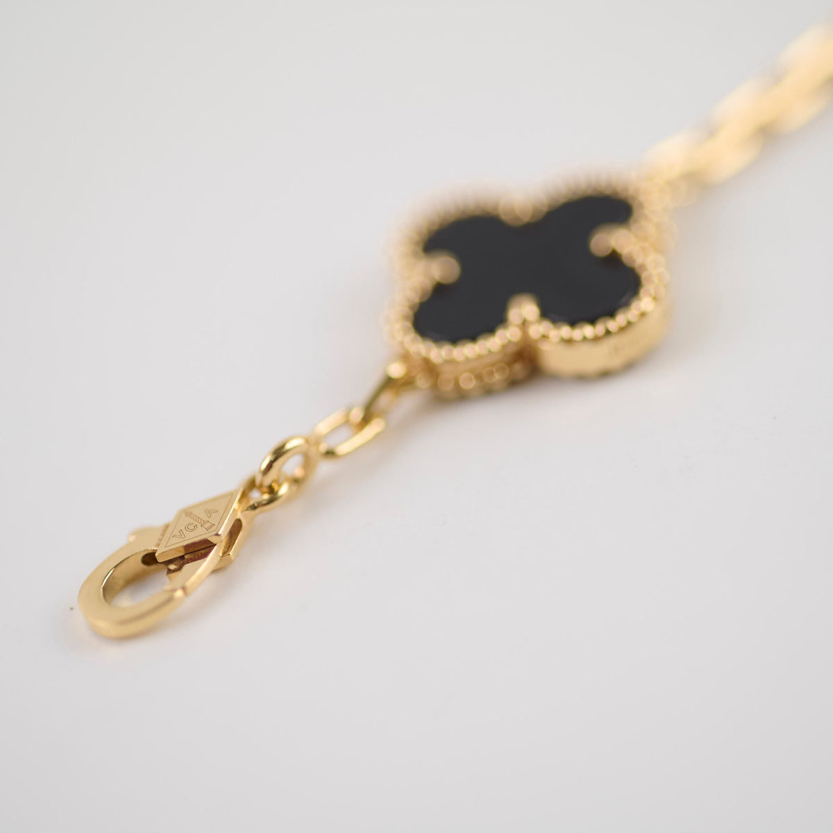 Van Cleef & Arpels Vintage Alhambra Yellow Gold 5 Motif Onyx Bracelet - photo 3