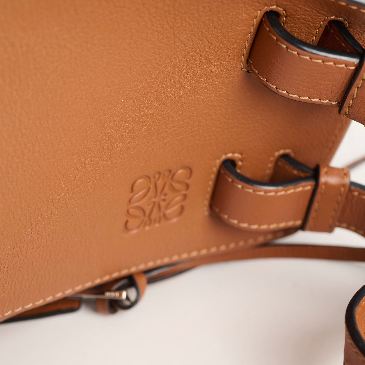 Loewe Small Hammock Brown - photo 10