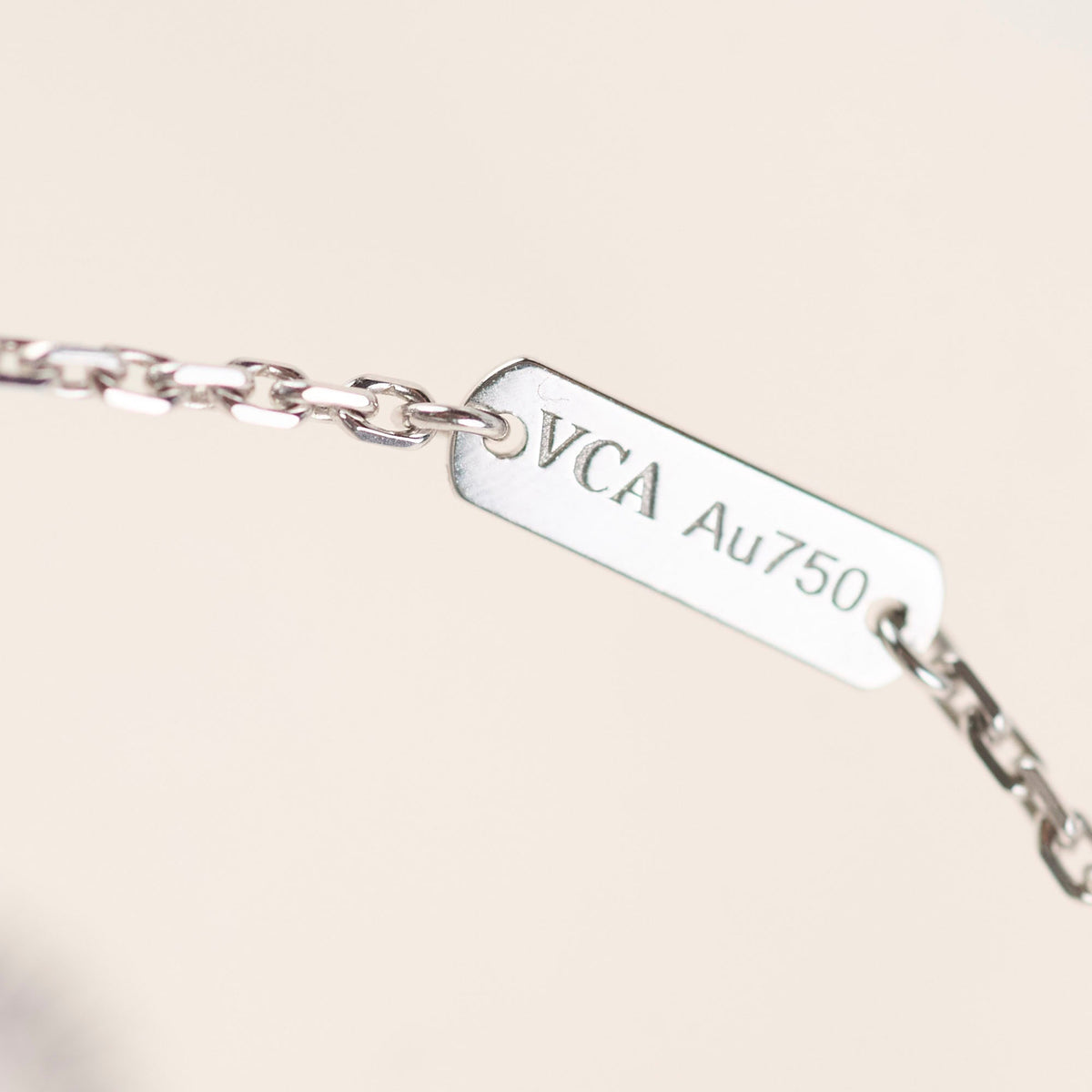 Van Cleef & Arpels Vintage Alhambra Chalcedony Necklace White Gold - photo 6