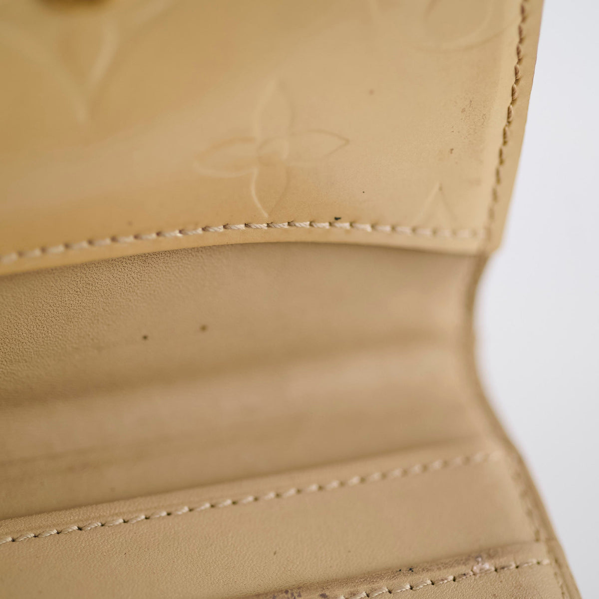 Louis Vuitton Vernis Compact Wallet Gold - photo 12