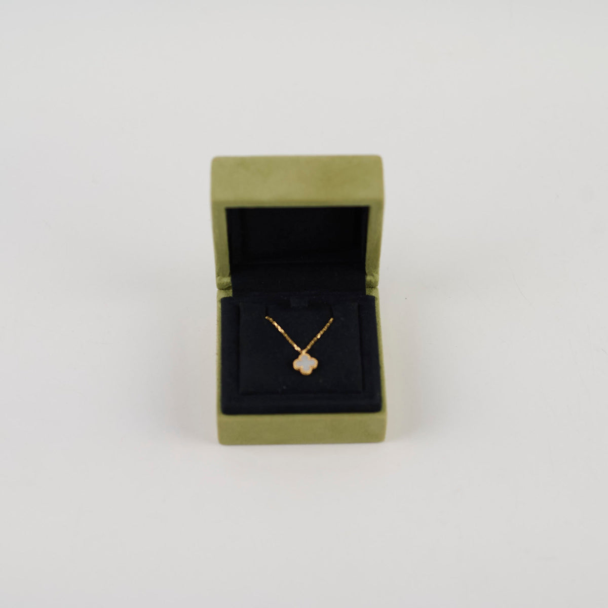 Van Cleef & Arpels Sweet Alhambra Mother of Pearl MOP Necklace Yellow Gold - photo 2