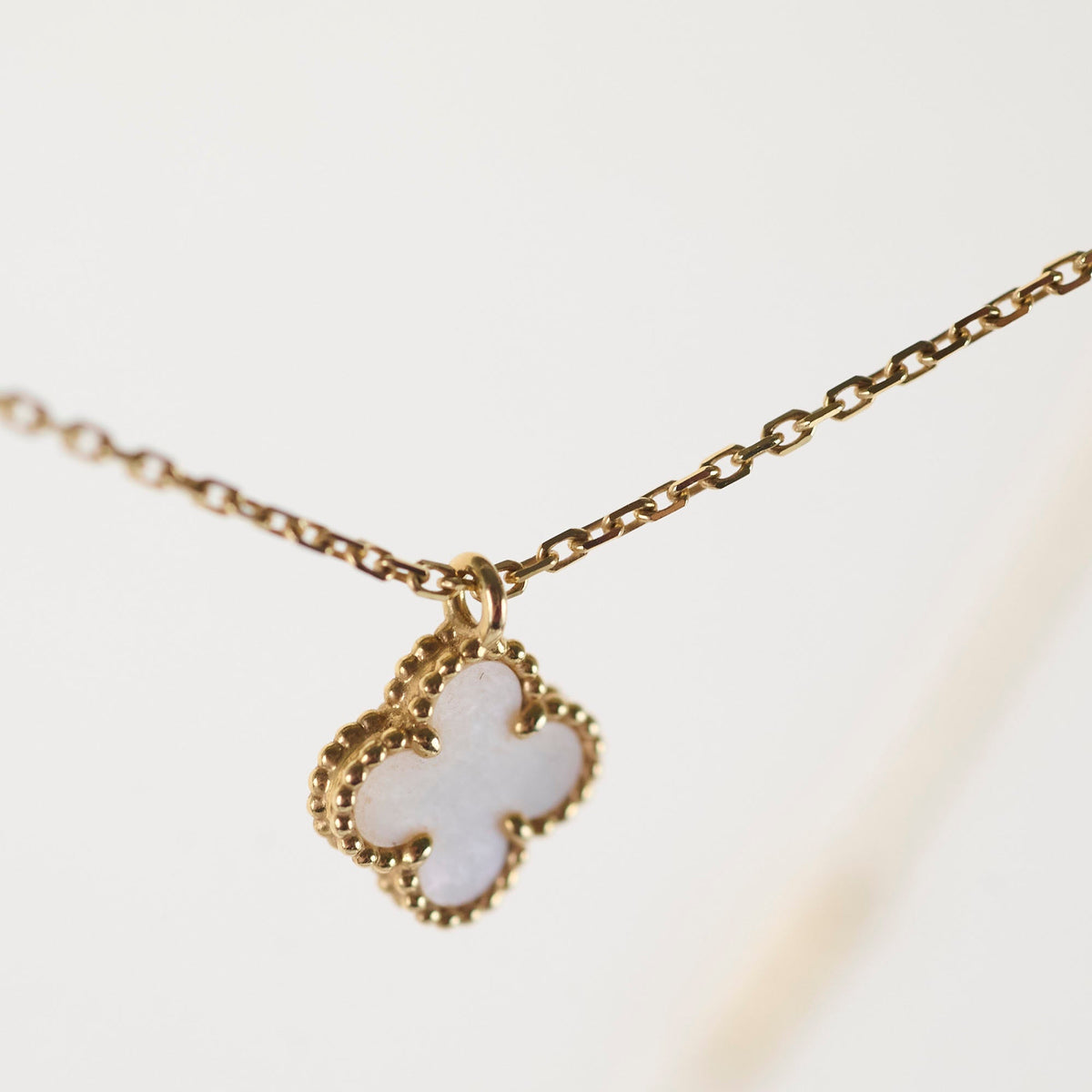 Van Cleef & Arpels Sweet Alhambra Mother of Pearl MOP Necklace Yellow Gold - photo 3