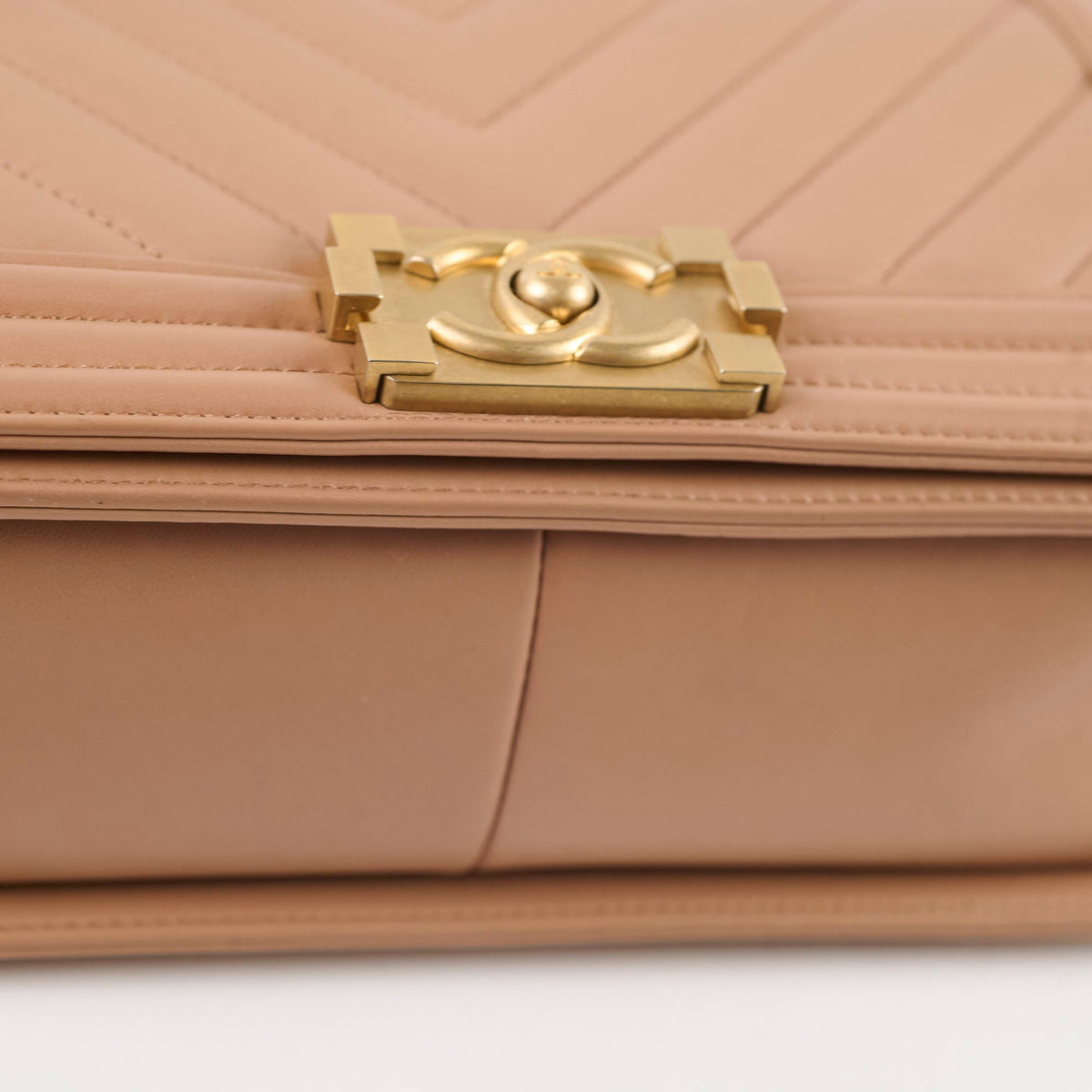 Chanel Medium Lambskin Chevron Old Boy Beige - photo 17