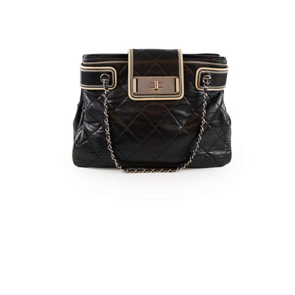 Chanel 2.55 Reissue East West Tote Black - photo 1