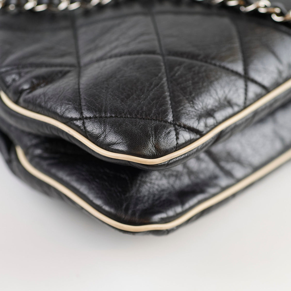 Chanel 2.55 Reissue East West Tote Black - photo 14