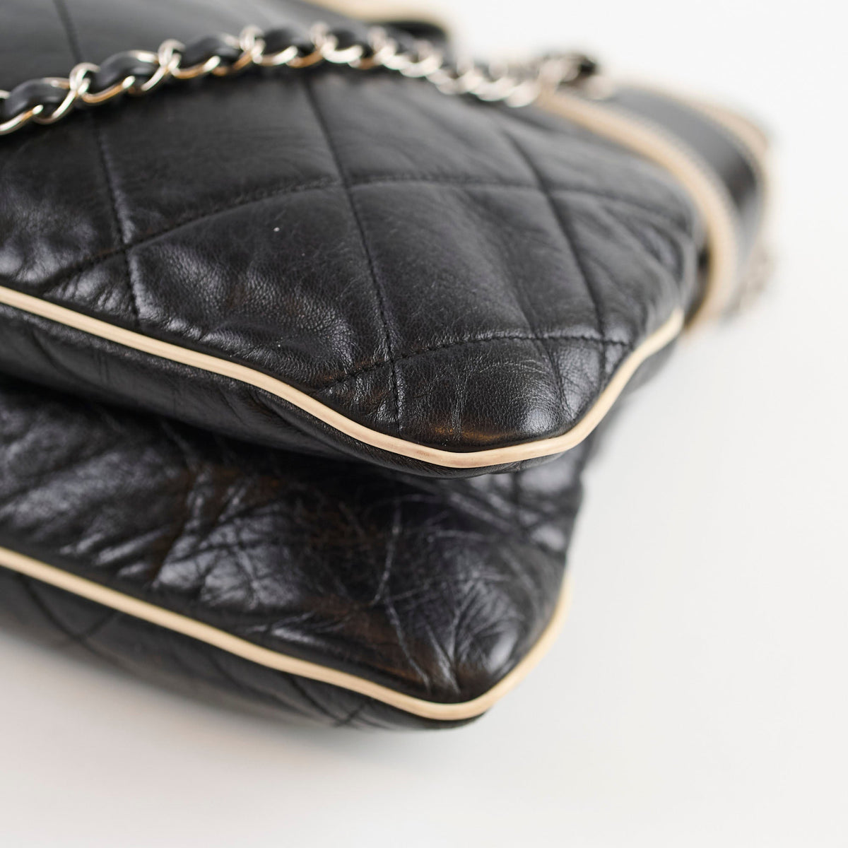 Chanel 2.55 Reissue East West Tote Black - photo 15