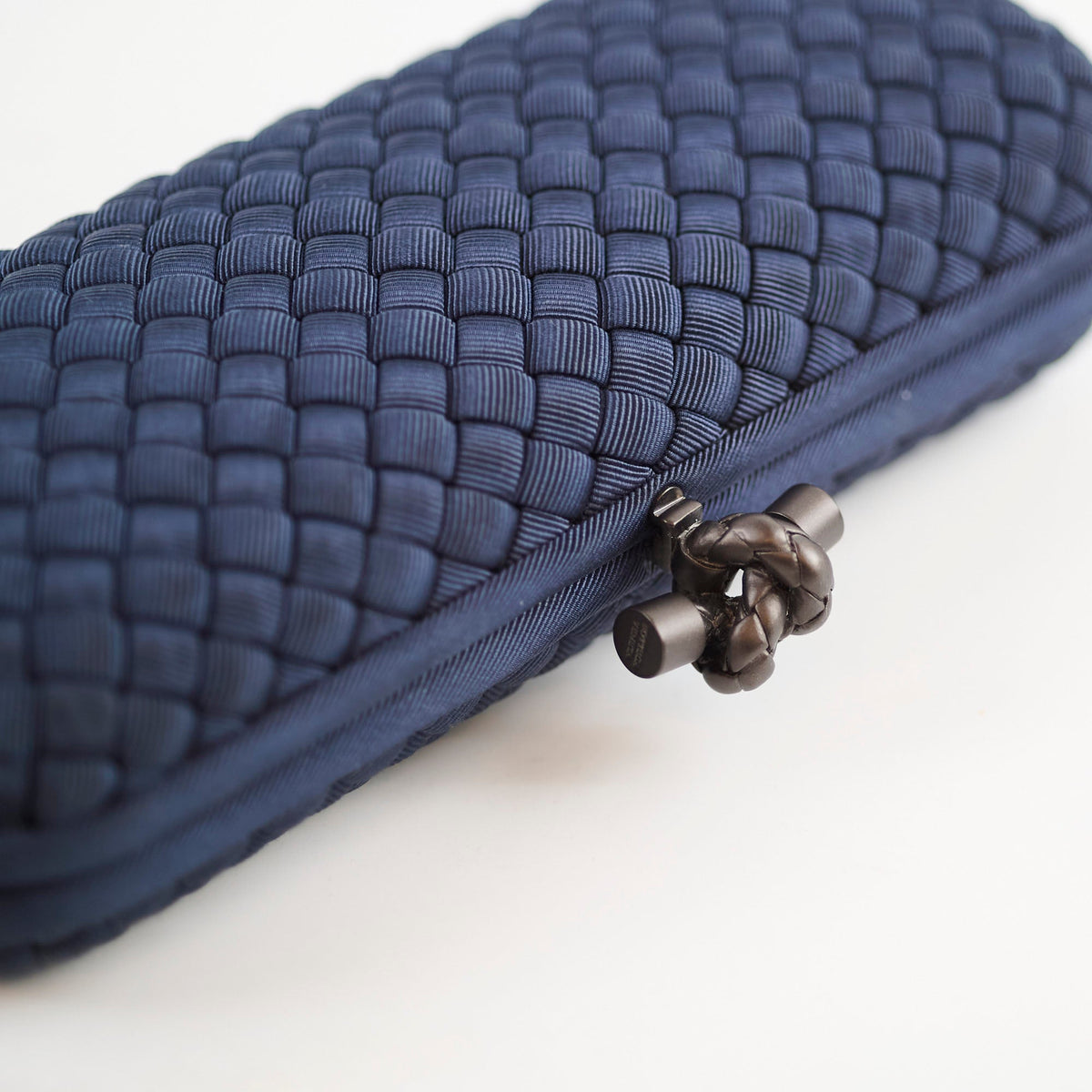 BottegaVenta Bottega Veneta Intrecciato Knot Clutch Navy - photo 3
