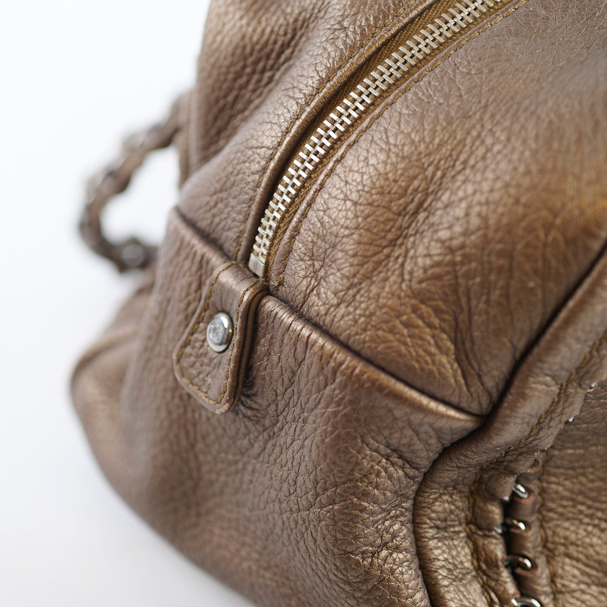 Chanel Chain Luxe Ligne Bowler Bag Grained Metallic Calfskin Bronze - photo 5