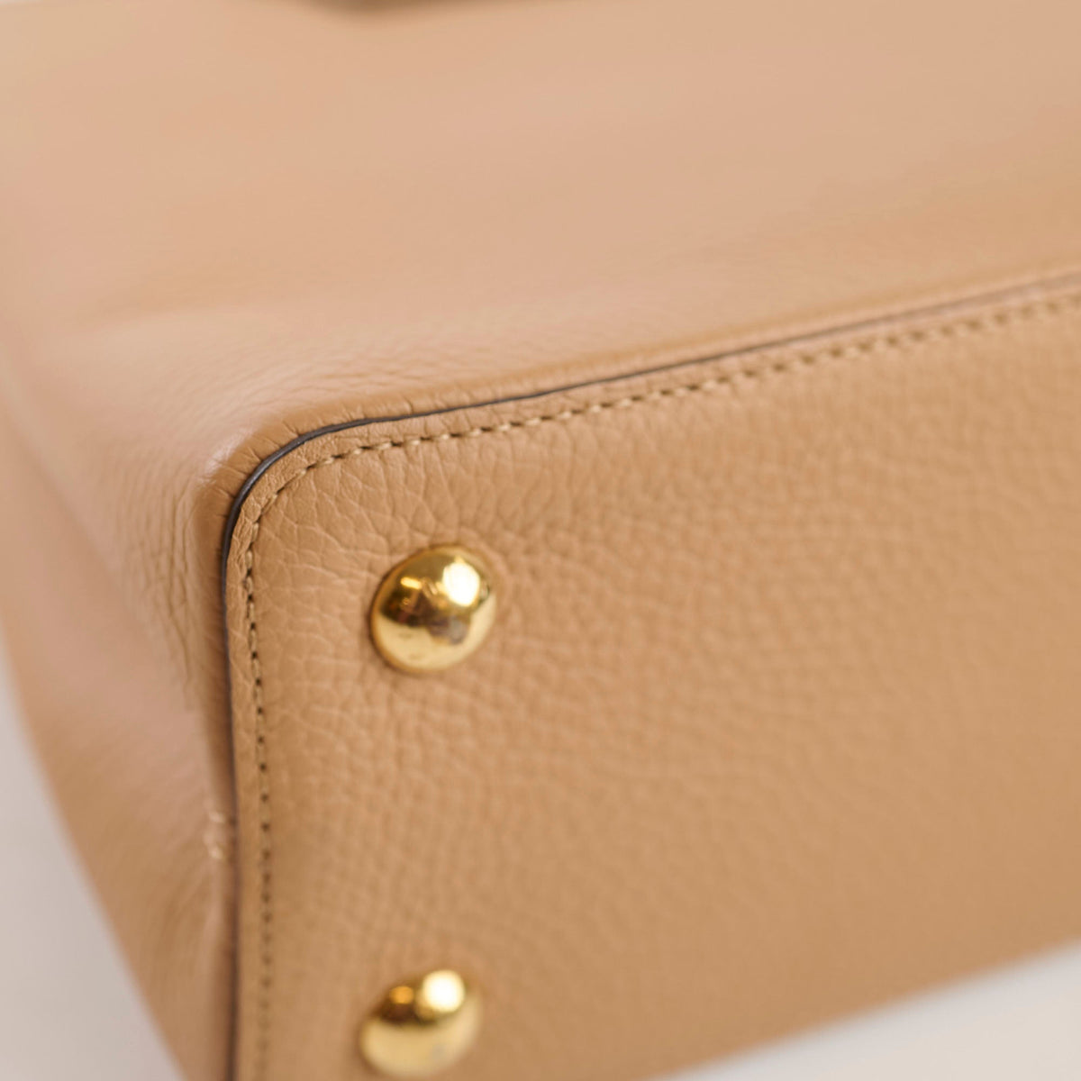 Louis Vuitton Capucines MM Beige Tan 2022 - photo 8