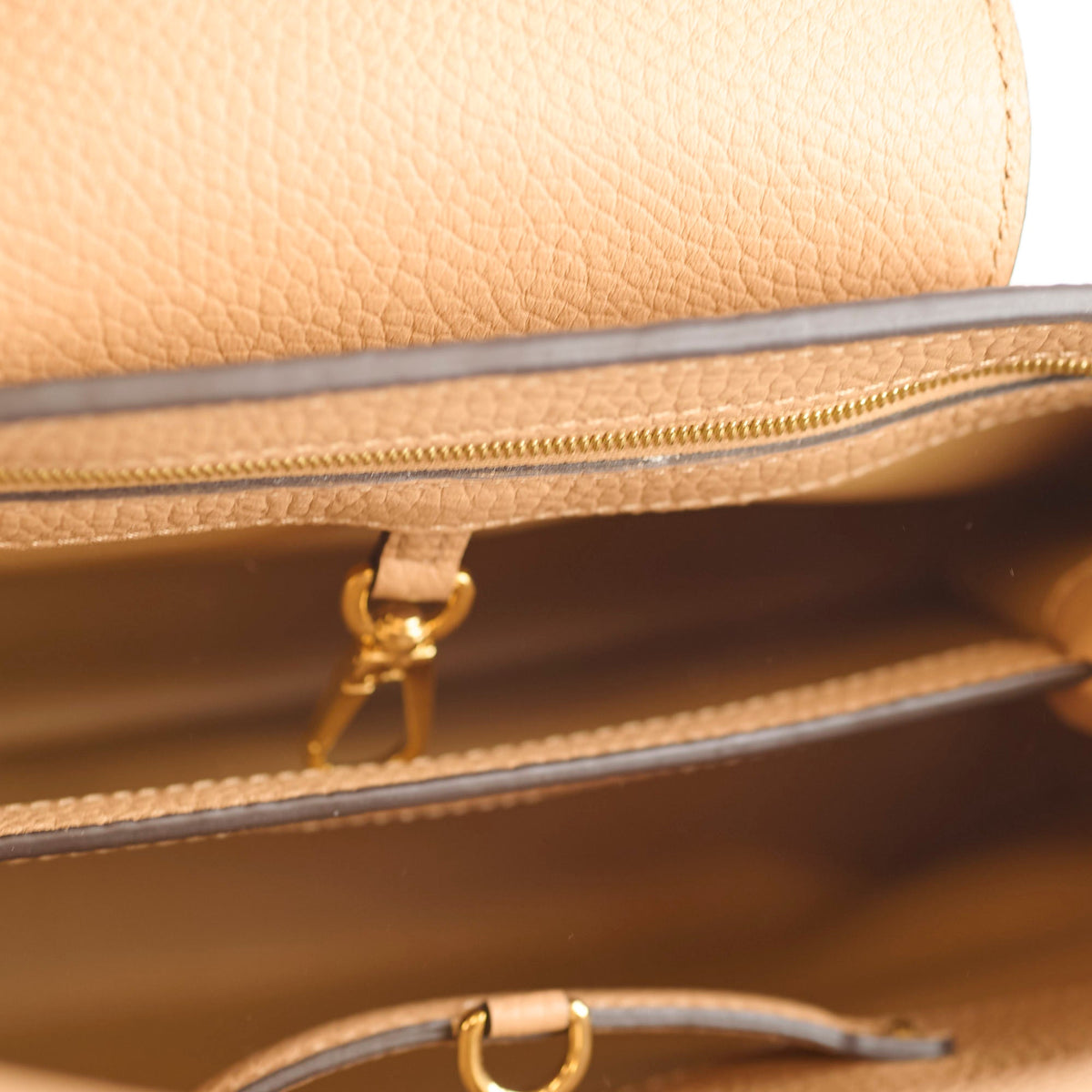 Louis Vuitton Capucines MM Beige Tan 2022 - photo 6