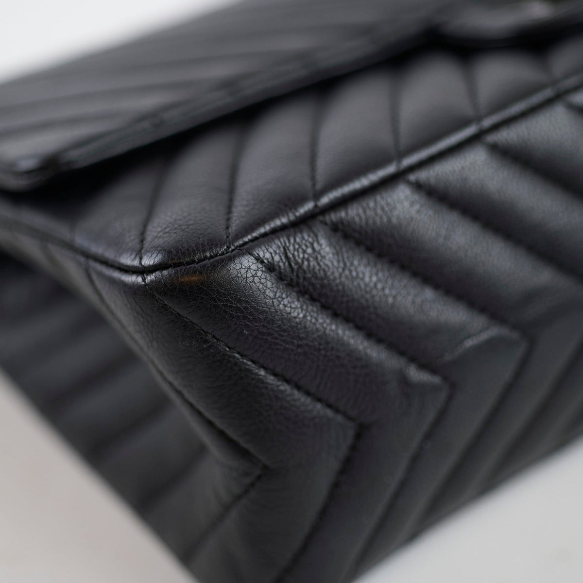 Chanel Reissue 226 Black BHW 24 Series - photo 14