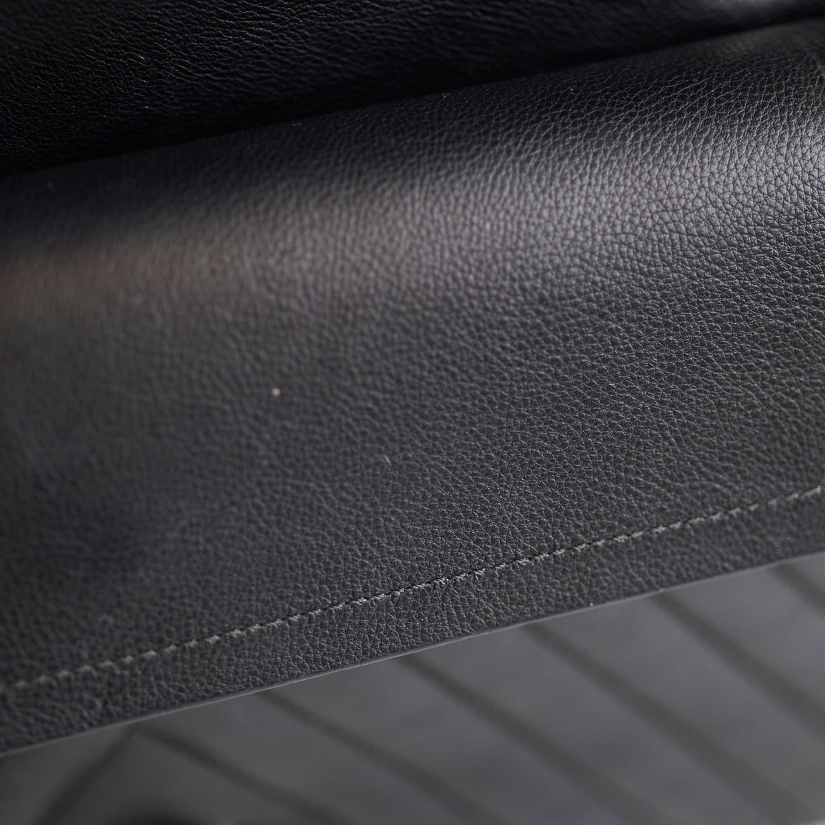 Chanel Reissue 226 Black BHW 24 Series - photo 9