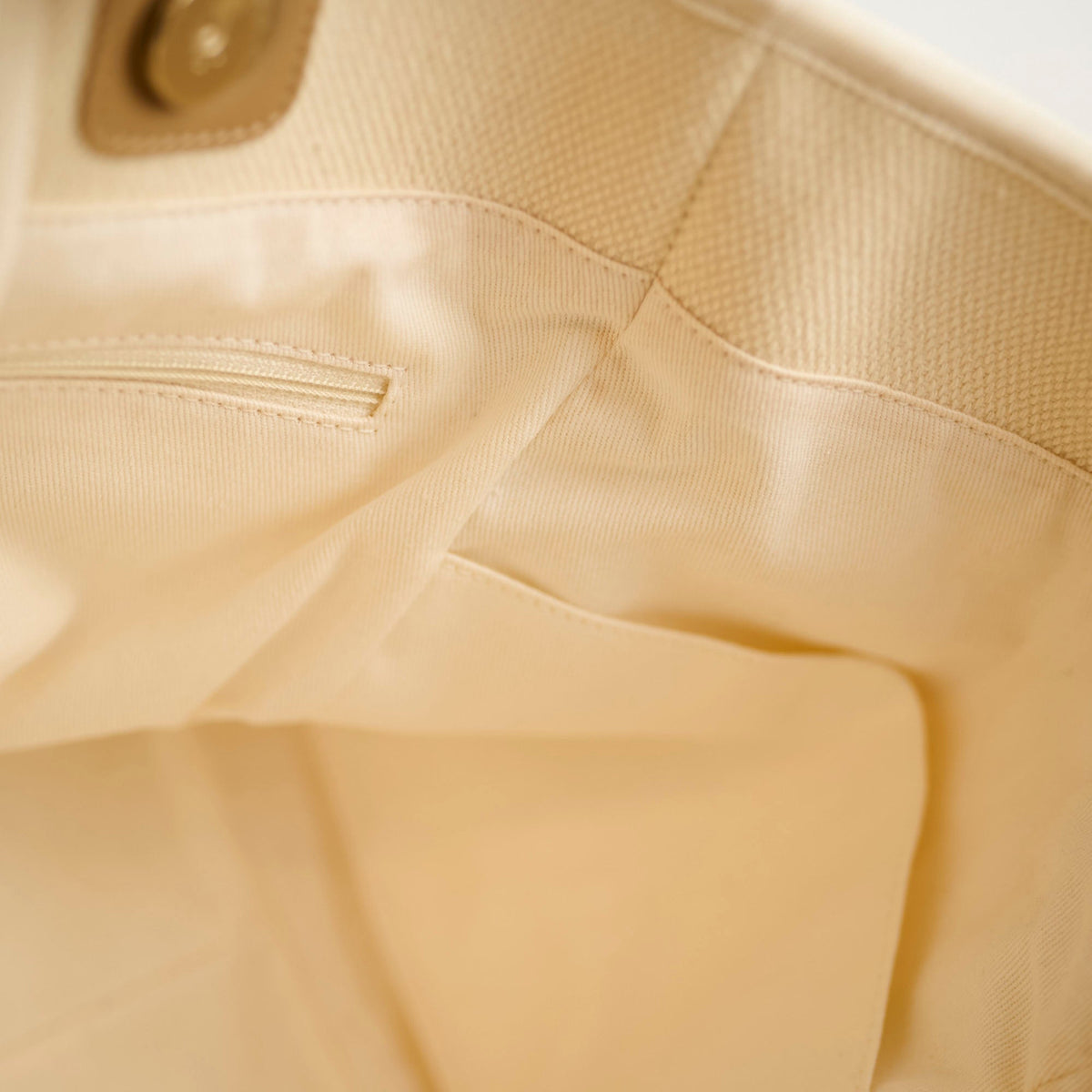 Chanel Deauville Tote Cream Medium - photo 6