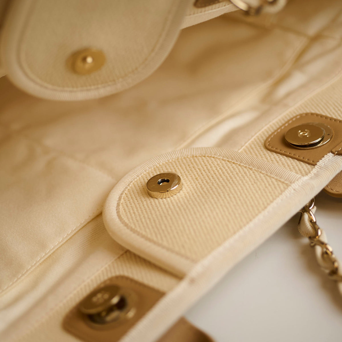 Chanel Deauville Tote Cream Medium - photo 8