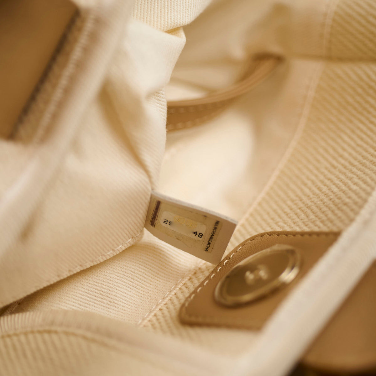 Chanel Deauville Tote Cream Medium - photo 10