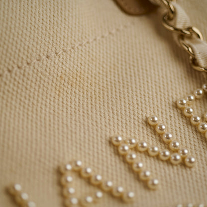 Chanel Deauville Tote Cream Medium - photo 11