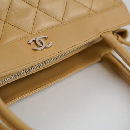 Chanel Beige Quilted Tote Bag - photo 14