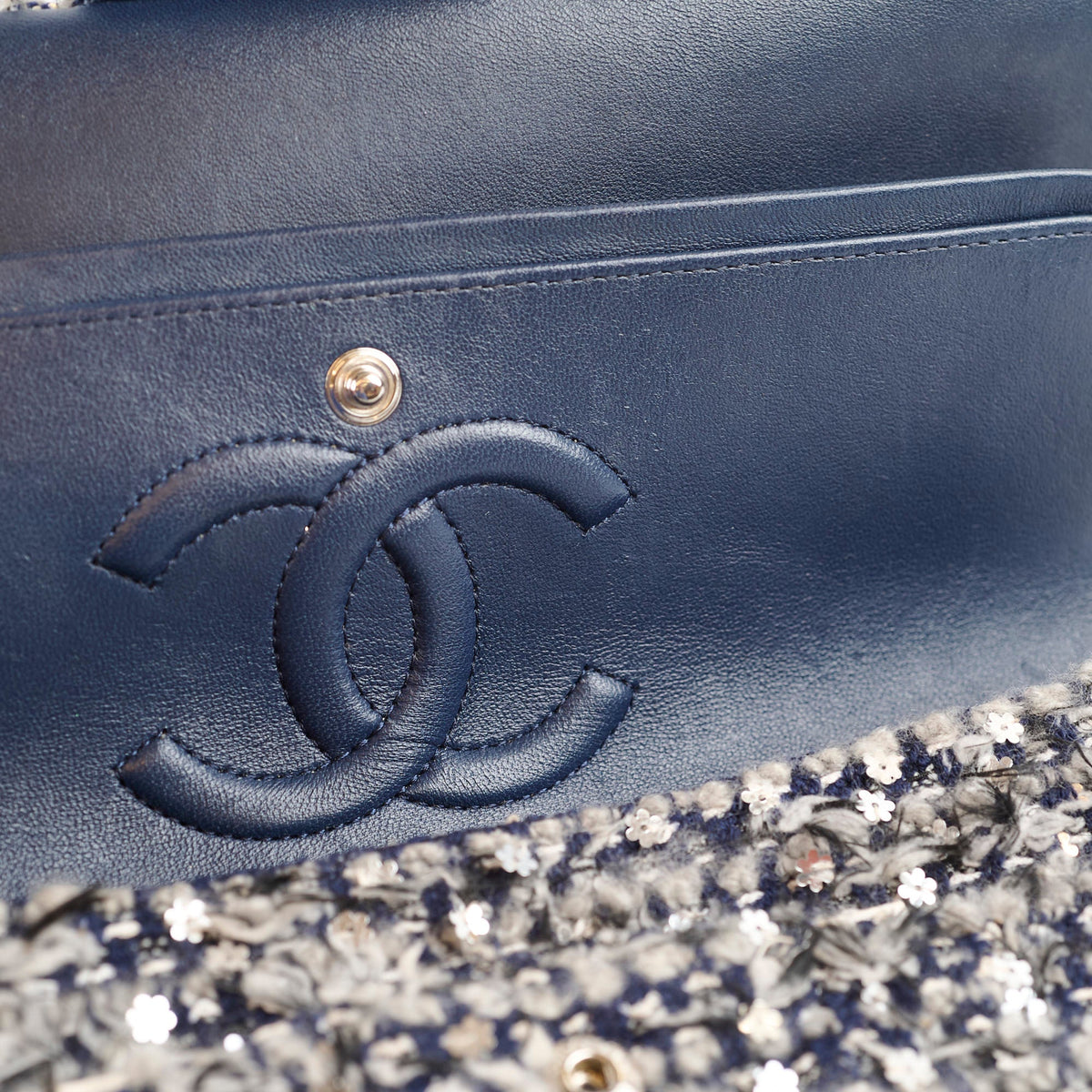 Chanel Medium Flower Sequined Tweed Flap Navy/Grey - photo 16