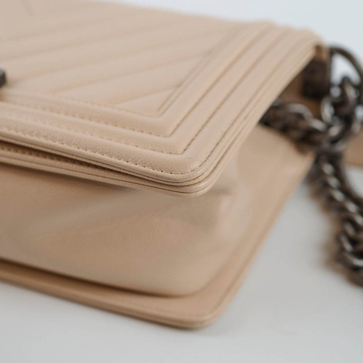 Chanel Old Medium Boy Chevron Caviar Pink Beige - photo 10