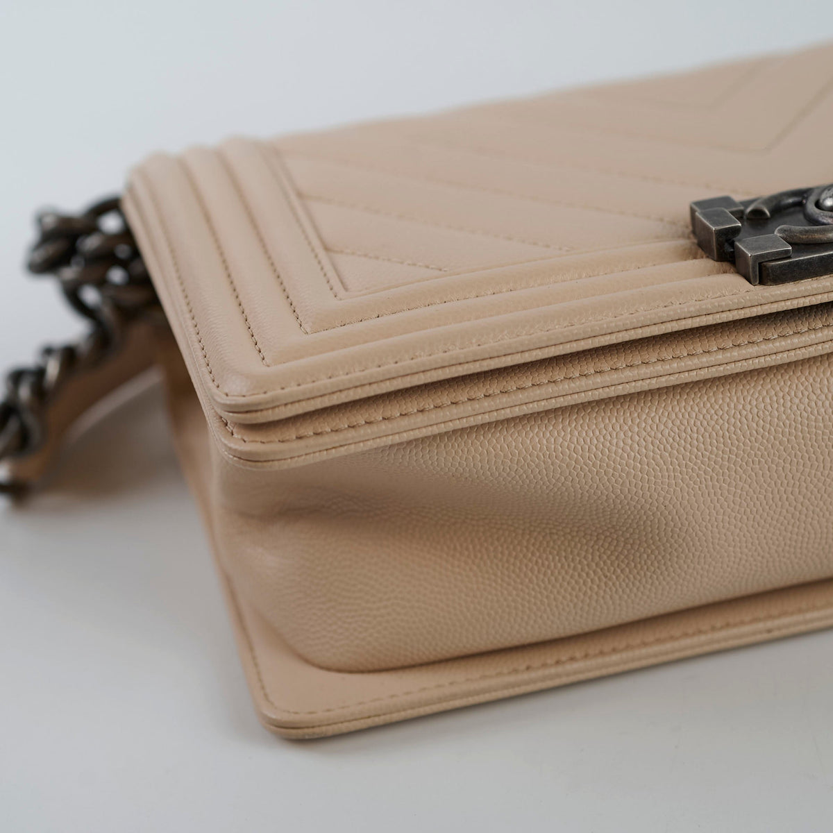 Chanel Old Medium Boy Chevron Caviar Pink Beige - photo 8